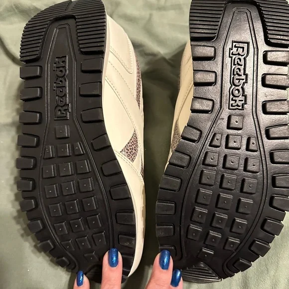 Reebok comfort footbed ortholite size 7.5. Brand new never worn. All leather. - Picture 3 of 6